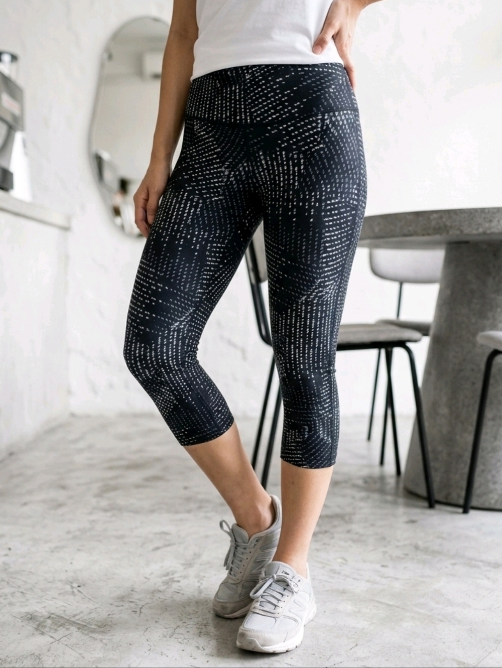 💜Gap Fit Black & White Print Cropped Athletic Pants Large
